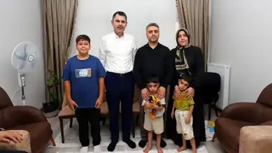 Bakan Kurum, Adıyaman'da Depremzede Aileyi Ziyaret Etti